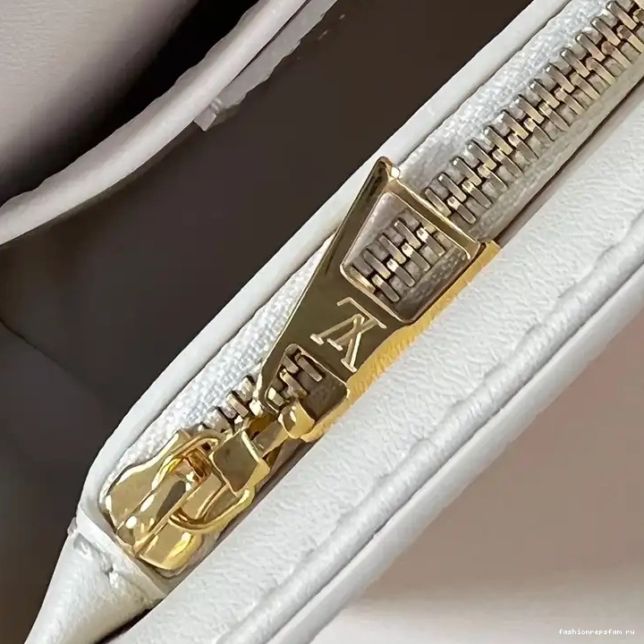 Fashionrepsfam ru 2407YZ0182 Bags LV 0708